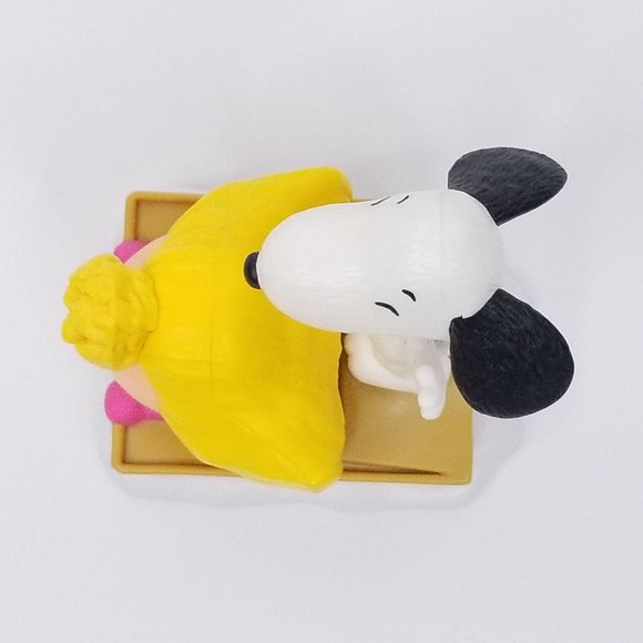 McDonalds 2015 Peanuts Movie Happy Meal Toy 5 Sally Snoopy Box Sled Rolling - Picture 5 of 8